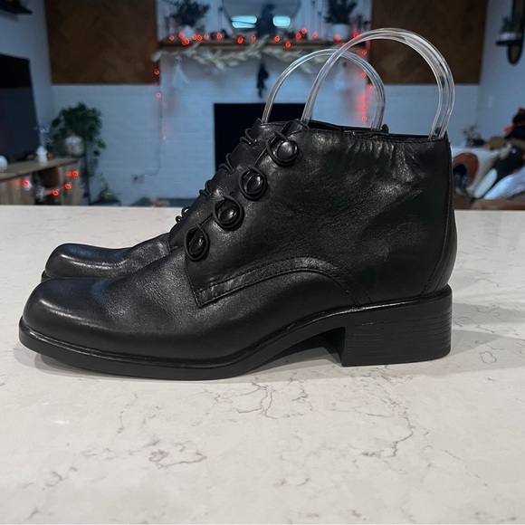 LIZ BAKER Leather Button Ankle Boots Size 6 NWOB - Picture 5 of 14